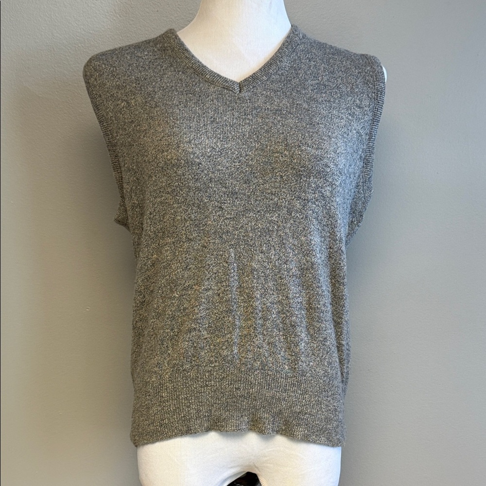 Puritan Sleeveless V-Neck Knit Sweater Vest – Gray – Size M